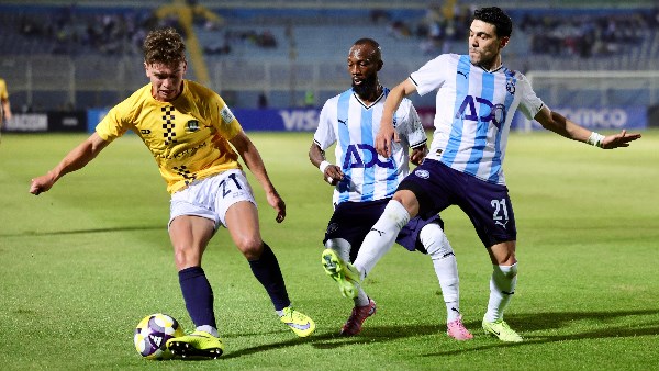 بيراميدز مع اوكلاند سيتى