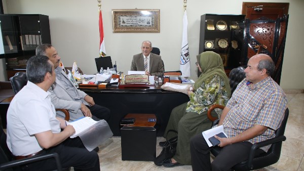 اجتماع في بني سويف لمتابعة تحصيل مستحقات الدولة من مشروعات الصرف الزراعي المغطى