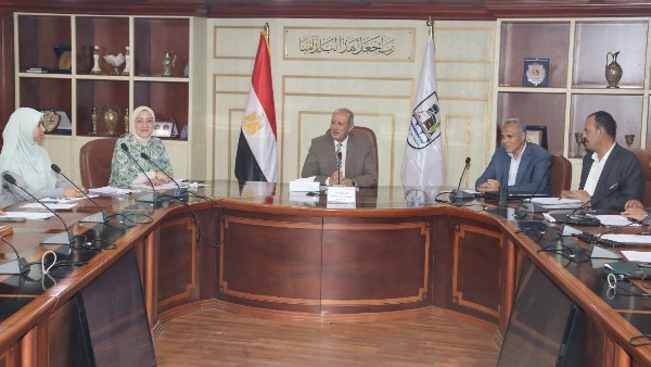 محافظ بني سويف يوجه بتوفير الدعم والمساندة لأعمال حصر المنشآت الآيلة للسقوط