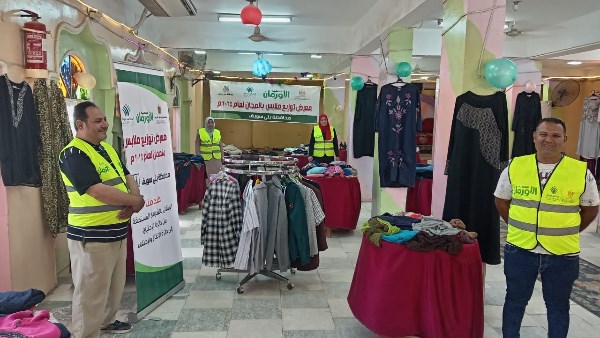 تنظيم معرض لتوزيع الملابس الجديدة مجانًا لدعم 6 قرى أولى بالرعاية بالفشن جنوب بني سويف