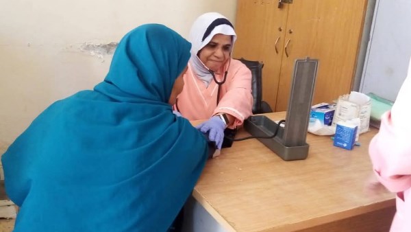 حياة كريمة .. توقيع الكشف الطبي المجان على 1182 مواطن بقرية العور بالمنيا