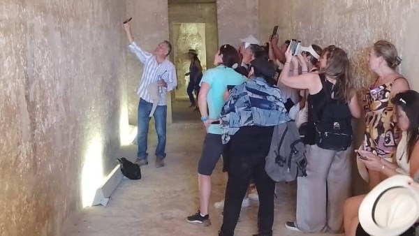 وفود أجنبية تزور  المناطق الأثرية ومحافظ المنيا يؤكد أهمية قطاع السياحة في دعم التنمية الاقتصادية