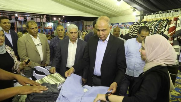 محافظ المنيا يفتتح المعرض 