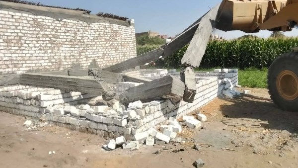 ازالة التعديات على الأراضي الزراعية 