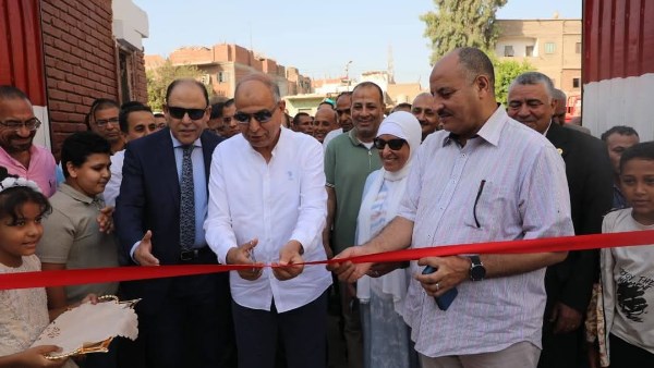 محافظ المنيا خلال الافتتاح