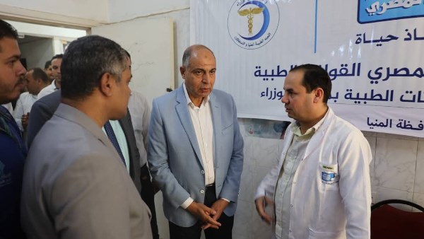 محافظ المنيا يتابع أعمال القافلة المجانية لخدمة 5 آلاف مواطن
