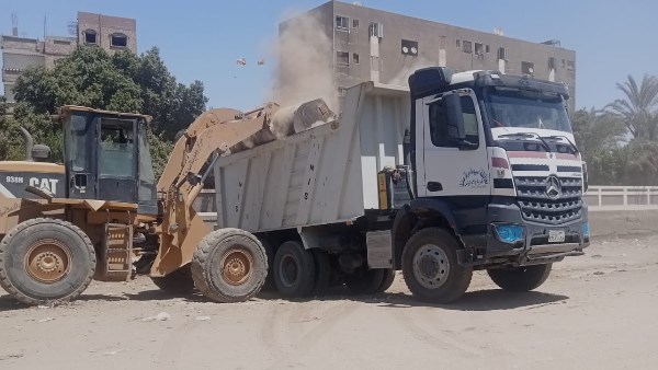 محافظ أسيوط: رفع 130 طن قمامة ومخلفات بقرى ومدينة صدفا