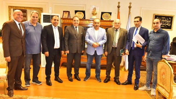 محافظ أسيوط يبحث مع 