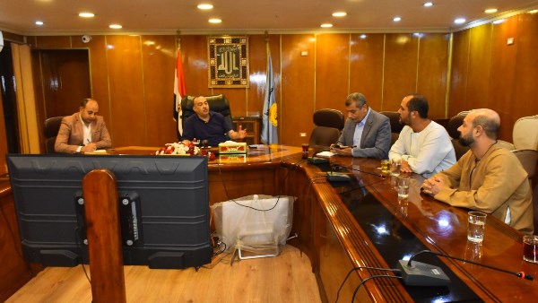 محافظ أسيوط يطلق مبادرات لدعم الفلاحين وتنمية الثروة الداجنة بكوم بوها