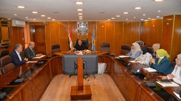 إجتماع محافظ أسيوط 