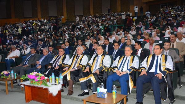 حقوق أسيوط تحتفل بتخريج الدفعة السادسة من برنامج اللغة الإنجليزية