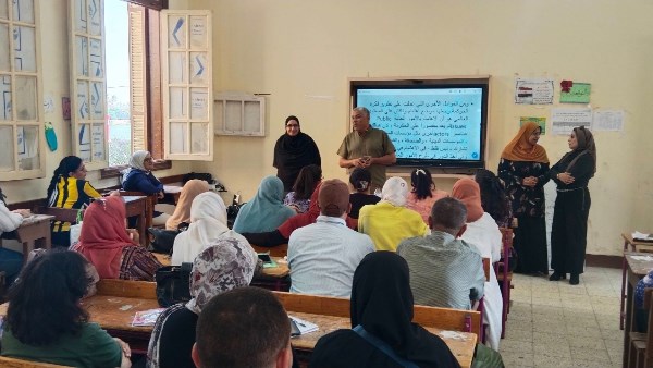 الحوكمة وريادة الاعمال ضمن البرامج التدريبية للمعلمين والاخصائيين بمدارس أسيوط 