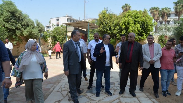 محافظ أسيوط يتفقد عدداً من المدارس بحي شرق وغرب لمتابعة الاستعدادات النهائية للعام الدراسي الجديد