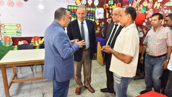 محافظ أسيوط يواصل جولاته الميدانية بمدارس ساحل سليم والبداري استعدادًا للعام الدراسي الجديد