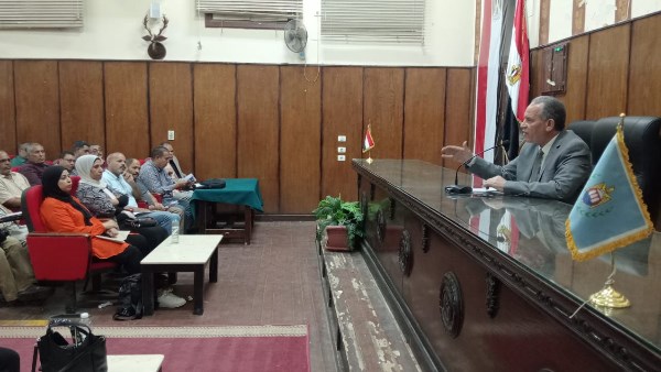 وكيل وزارة التعليم بأسيوط يوجه بتسكين المعلمين الجدد والعاملين بالحصة استعدادا للعام الدراسى الجديد