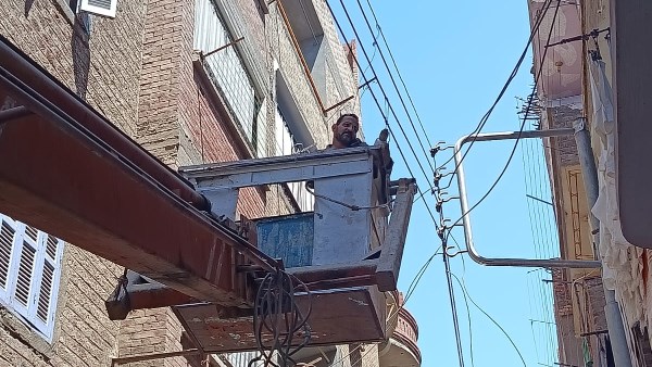 صيانة وإصلاح كشافات الإنارة العامة 