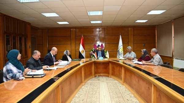 إجتماع رئيس جامعة أسيوط 