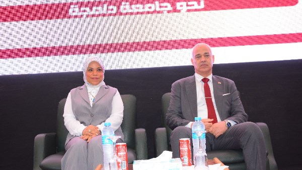 جامعة أسيوط تنظم يوما تعريفيا بمركز رعاية الطلاب ذوي الإعاقة وتكرم أوائل الثانوية العامة والمتميزين من أبناء المركز