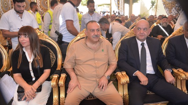محافظ أسيوط يسلم 60 منزلاً مؤهلاً و27 رأس ماشية و10 مشروعات متناهية الصغر