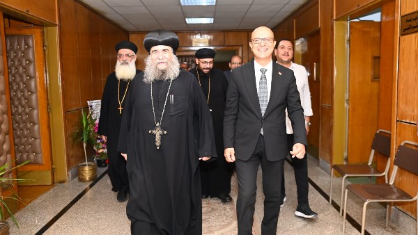 رئيس جامعة أسيوط يستقبل الأنبا يوأنس أسقف أسيوط وتوابعها للأقباط الأرثوذكس 