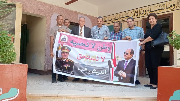 مدير تعليم أسيوط يزور المدرسة النسيجية