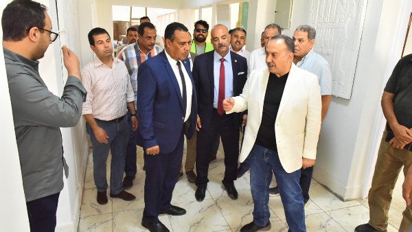 محافظ أسيوط يصطحب وفدًا من الهيئة العربية للتصنيع لاختيار موقع لإقامة معرض دائم