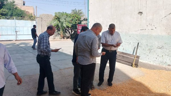 وكيل وزارة الزراعة يتفقد مصنع أعلاف 