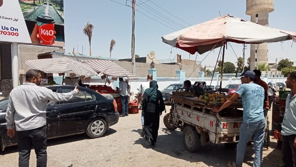 حملات مستمرة لإزالة إشغالات الباعة الجائلين بمنطقة الوليدية