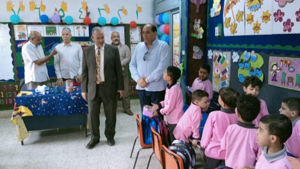 مدير تعليم أسيوط يتفقد أول مدرسة صديقة للبيئة تعمل بالطاقة الشمسية بأبنوب