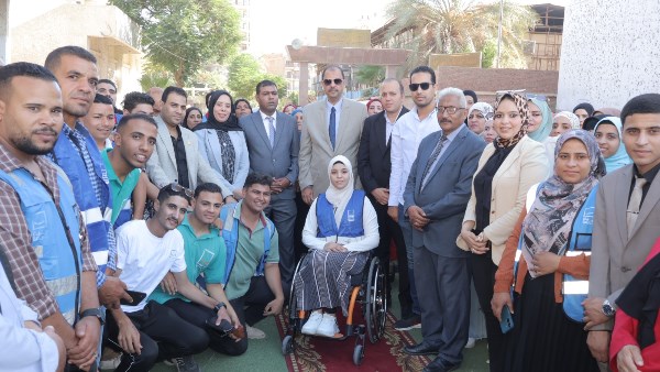 محافظ سوهاج يشهد توزيع 35 جهاز عروس ومساعدات للفئات الأولى بالرعاية