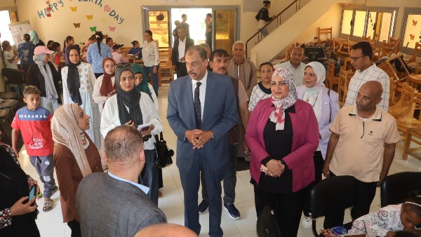 بتكلفة 22 مليون جنيه.. محافظ سوهاج يتفقد أعمال الرصف الجارية بطريق مدخل الكوامل الغربي