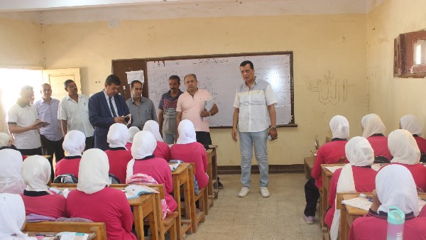 جانب من جولة وكيل وزارة التربية والتعليم بسوهاج