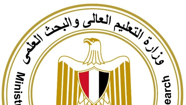 وزير التعليم العالي يتواصل مع معيد كلية الآداب بجامعة سوهاج ويطمئنه على إنهاء إجراءات تعيينه