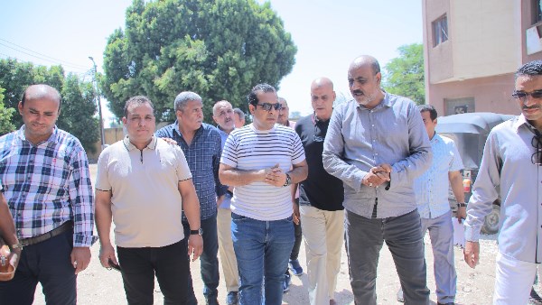 جولة نائب محافظ قنا 