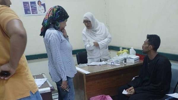 إحالة طبيب أسنان وصيدلي للتحقيق بوحدة البراهمة الصحية بقنا.. صور