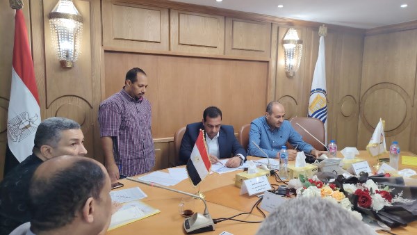 اجتماع نائب محافظ قنا 