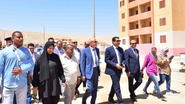 محافظ الأقصر يتفقد مشروعات الإسكان الاجتماعي بالطود ويشدد على سرعة التجهيز للتسليم قريبا