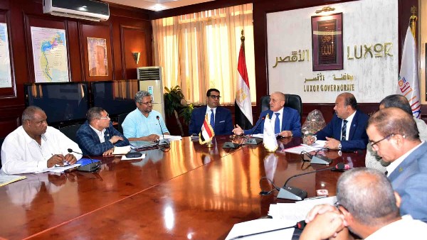 محافظ الاقصر يعقد اجتماع لبحث احتياجات المدن من الخطة الاستثمارية 2025 - 2026