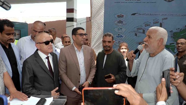 محافظ الأقصر يفتتح مشروعي الصرف الصحي بقريتي النمسا والقرايا بإسنا بتكلفة 695 مليون جنيه