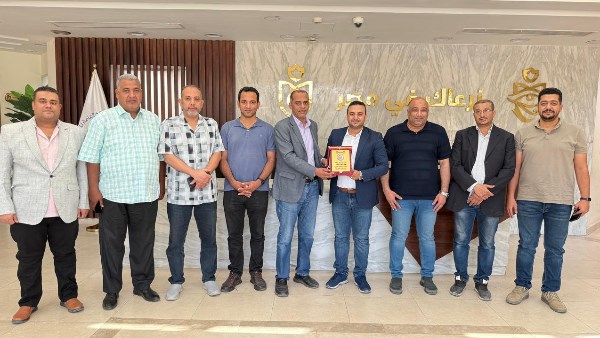 نقابة الأطباء تكرم مدير عام فرع هيئة الرعاية الصحية بالأقصر