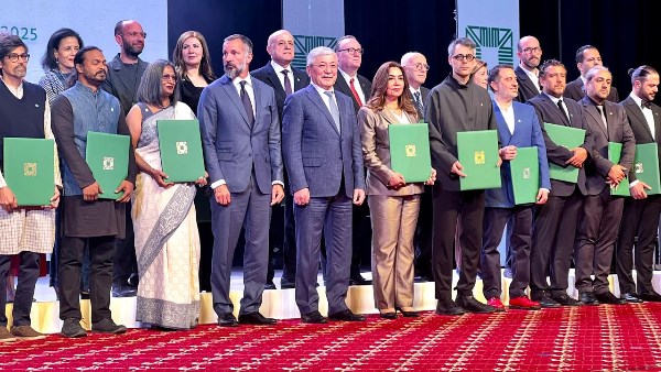 بحضور وزيرة التنمية المحلية... محافظ الأقصر يتسلم جائزة الآغا خان العالمية للعمارة 2025 عن مشروع إحياء إسنا التاريخية
