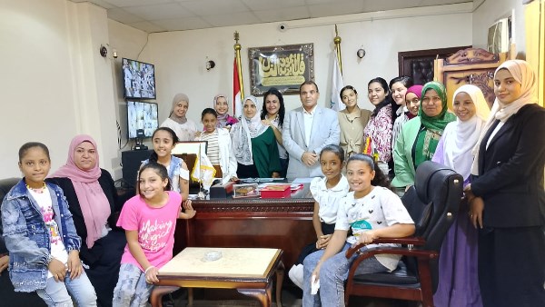رئيس مدينة أرمنت يستقبل فريق مشروع 