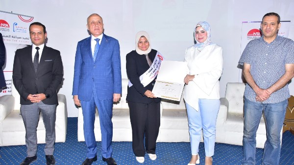 محافظ الأقصر يشهد تسليم شهادات لــ 40 سيدة ضمن الدفعة الثالثة من برنامج "المرأة تقود" بالأقصر