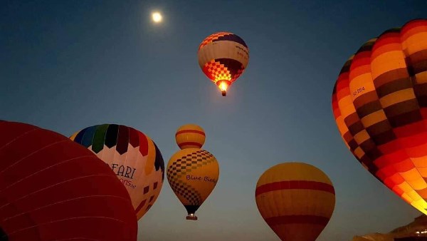 سماء الأقصر تشهد انطلاق 50 رحلة بالون طائر لنحو 1000 سائح