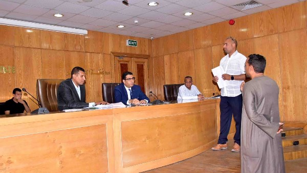 نائب محافظ الأقصر يبحث 39 طلباً وشكوى خلال لقاء اليوم المفتوح مع المواطنين