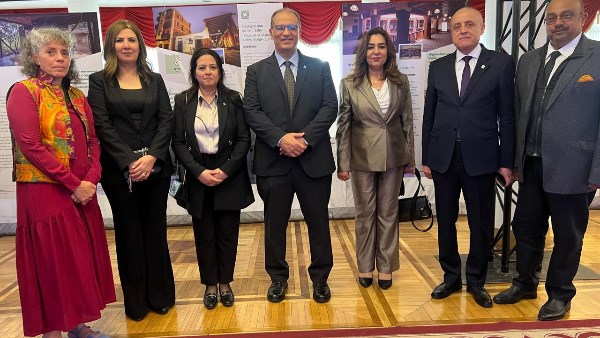 مصر تتسلم جائزة الآغا خان الدولية عن مشروع "إعادة إحياء إسنا التاريخية" ومحافظ الأقصر يكرم فريق العمل ... صور