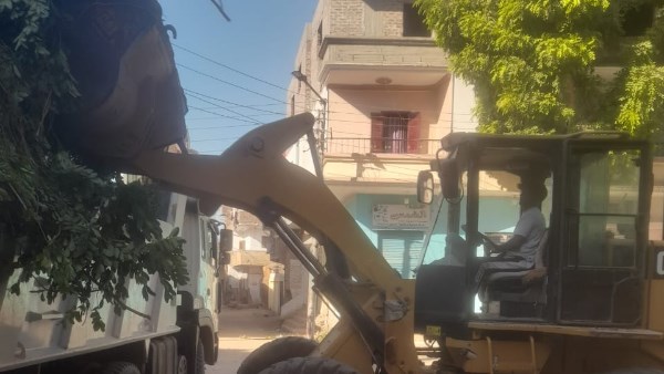 إزالة ٩ حالات تعدى على الأراضي الزراعية.. وإيقاف أعمال بناء مخالف.. وتكثيف حملات النظافة.. وعقد لقاء اليوم المفتوح مع المواطنين بمدينة أرمنت