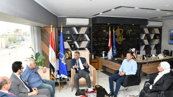 محافظ أسوان: تعظيم الاستفادة من الأصول وتقييم الأراضي لتعزيز الاستثمار ودعم رؤية مصر 2030