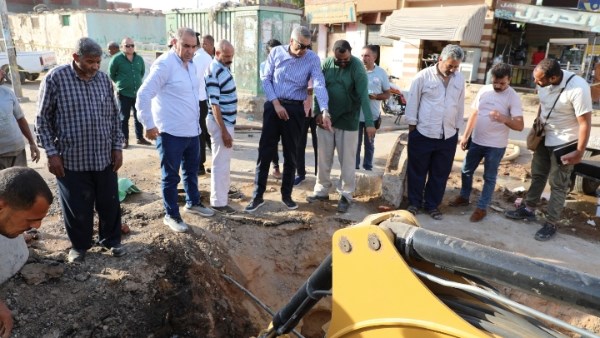 محافظ أسوان يتابع ميدانيا معالجة هبوط أرضى بمحطة البشارية للصرف الصحي