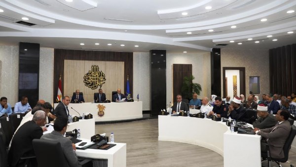 محافظ أسوان : إجراءات قانونية صارمة تجاه غير الملتزمين بالتقنين
